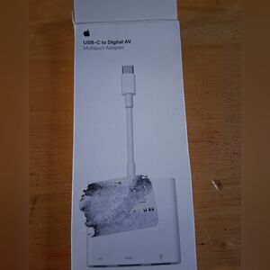 Apple USB-C Digital AV Multiport Adapter in White